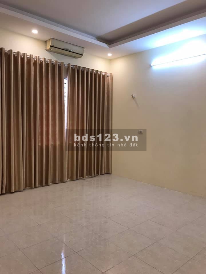 Bán nhà Ngõ Trại Cá. Ngõ thông, rộng 33m2, 3 tầng mặt tiền 4,75m giá bán 2,58 tỷ