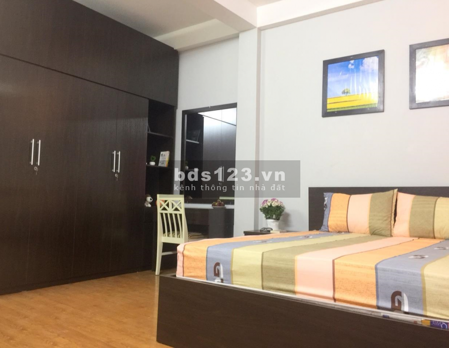 Nhà PL 18m Ra Mặt Phố Phạm Văn Đồng, Nội Thất Cao Cấp 45m2, Chỉ 3.8 tỷ.