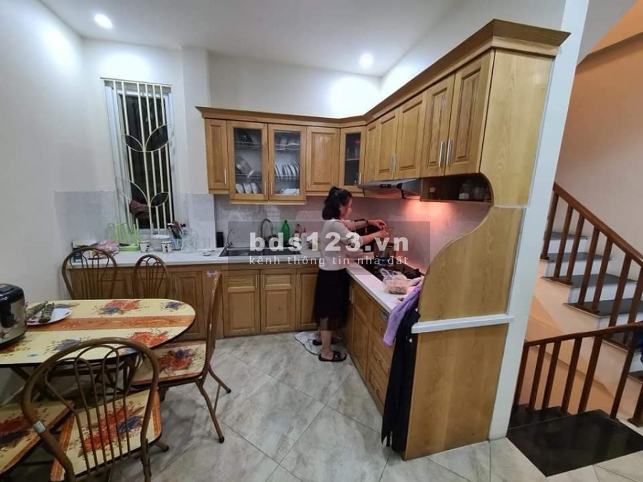 Bán nhà Nguyễn Văn Cừ Quận Long Biên diện tích 42m² 5 tầng, mặt tiền 5,5m giá chỉ 3,95 tỷ