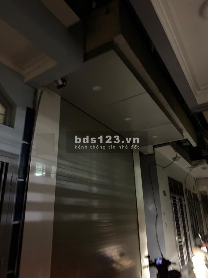 Bán nhà diện tích 40m2, 4 tầng 3 mặt thoáng, ô tô sổ đẹp vuông vức giá chưa tới 3 tỷ