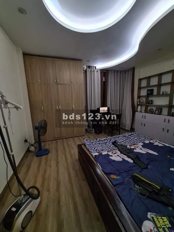 Bán nhà Nguyễn Văn Cừ Quận Long Biên diện tích 42m² 5 tầng, mặt tiền 5,5m giá chỉ 3,95 tỷ