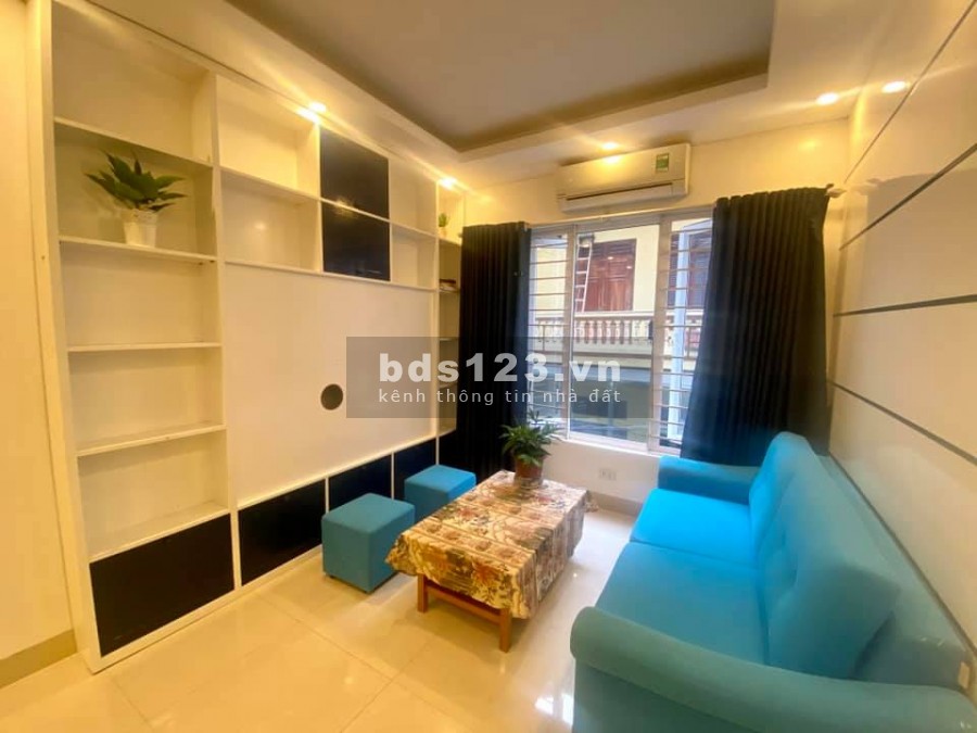 Bán nhà Nguyễn Văn Cừ, Quận Long Biên gara ô tô gần phố diện tích 37m2 giá bán 4.5 tỷ