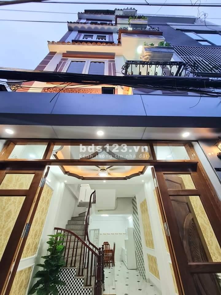 Bán nhà phố Lĩnh Nam nhà đẹp ô tô đỗ cửa, tặng đầy đủ nội thất, dt 40m2, giá siêu rẻ 3.55 tỷ
