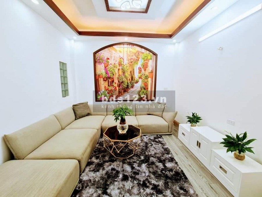 Bán nhà phố Lĩnh Nam nhà đẹp ô tô đỗ cửa, tặng đầy đủ nội thất, dt 40m2, giá siêu rẻ 3.55 tỷ