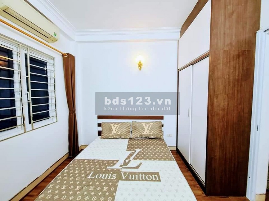 Bán nhà phố Lĩnh Nam nhà đẹp ô tô đỗ cửa, tặng đầy đủ nội thất, dt 40m2, giá siêu rẻ 3.55 tỷ