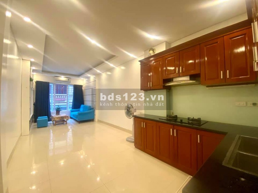 Bán nhà Nguyễn Văn Cừ, Quận Long Biên gara ô tô gần phố diện tích 37m2 giá bán 4.5 tỷ