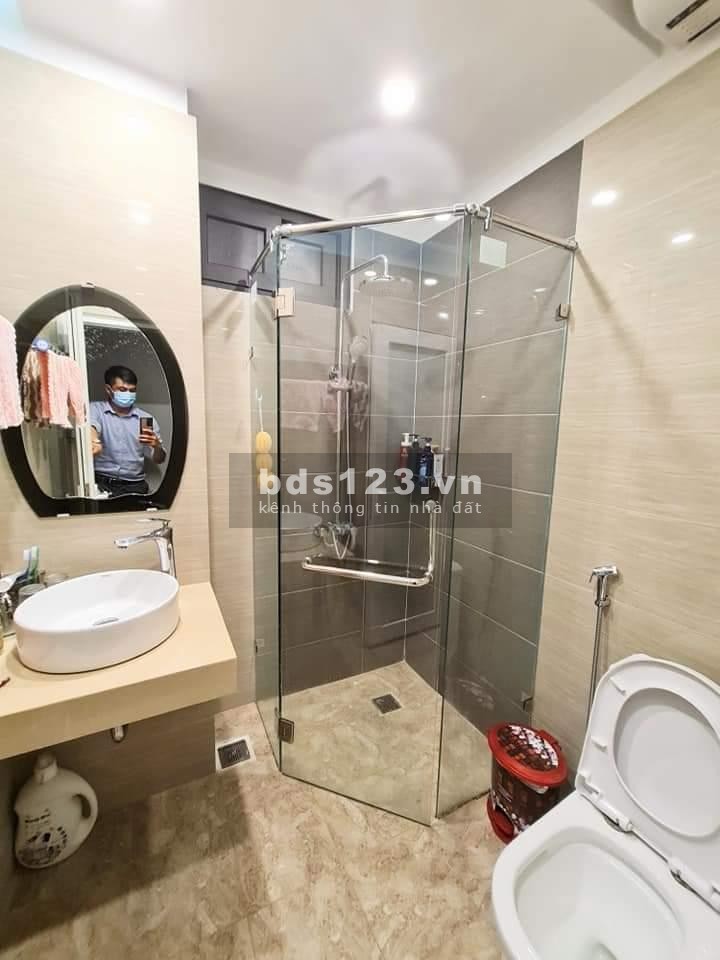 Bán nhà Giáp Bát Quận Hoàng Mau, dtsd 38m2, 5 tầng giá 4 tỷ, lô góc đẹp long lanh, lhcc