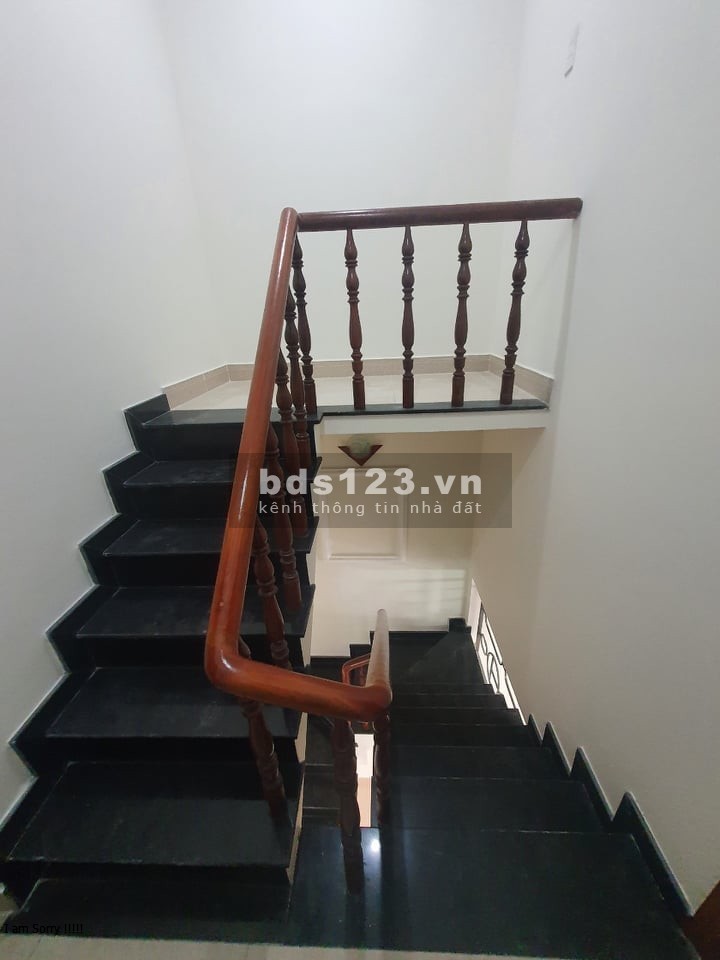Bán Nhà Thạnh Xuân, Quận 12 giá bán 3.5 tỷ diện tích 60Mm2, ngang 5m BTCT hẻm xe hơi