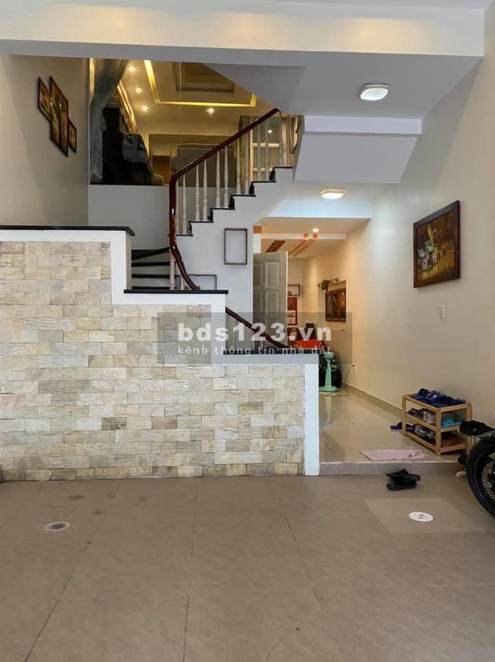 Cơ hội chuyển về ở ngay và luôn nhà 4 tầng Văn Cao, Ngô Quyền giá bán chỉ với 4 tỷ