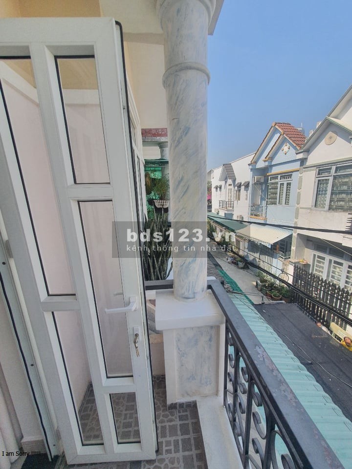Bán Nhà Thạnh Xuân, Quận 12 giá bán 3.5 tỷ diện tích 60Mm2, ngang 5m BTCT hẻm xe hơi