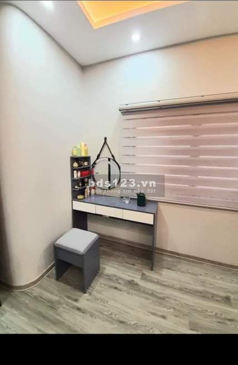 Bán nhà Bồ Đề Quận Long Biên ô tô vào nhà diện tích 55m2, đúc kiên cố 5 tầng giá chỉ 7,5 tỷ