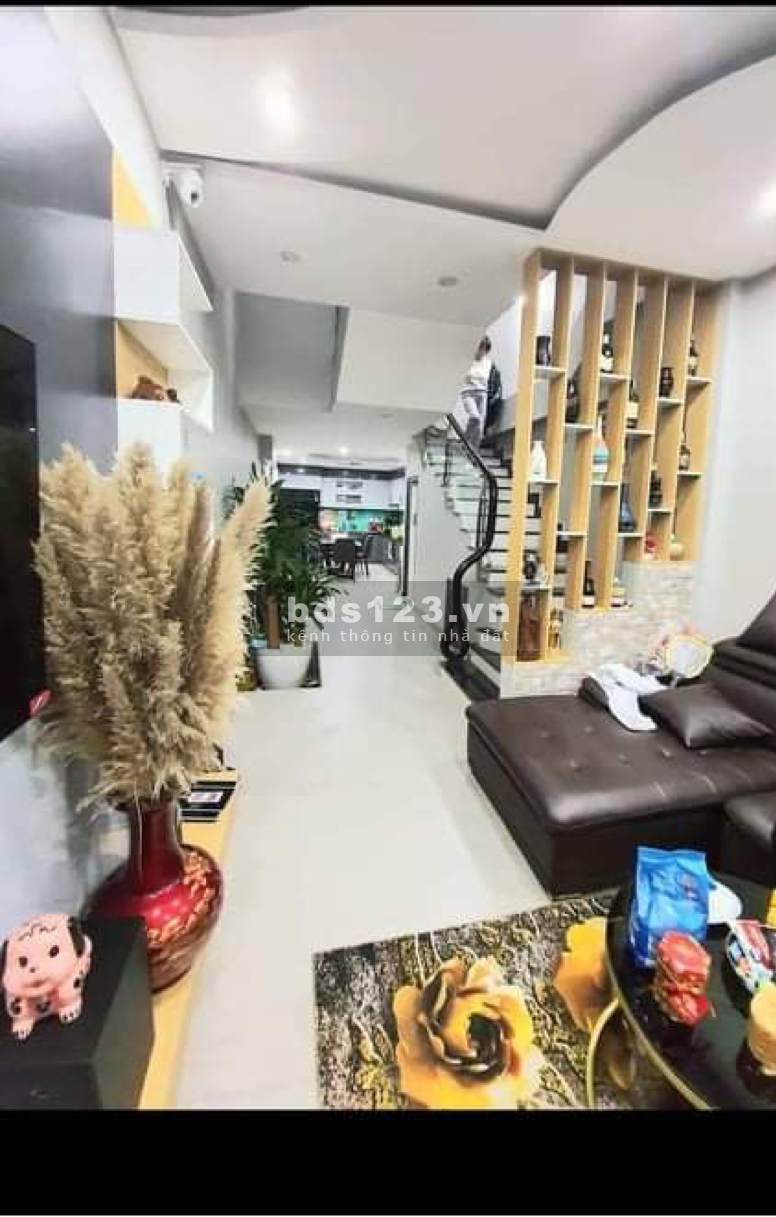 Bán nhà Bồ Đề Quận Long Biên ô tô vào nhà diện tích 55m2, đúc kiên cố 5 tầng giá chỉ 7,5 tỷ
