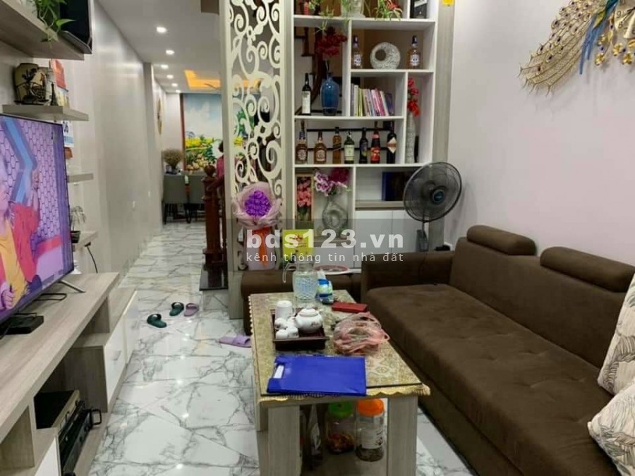 Bán nhà ngay đầu Phố Bồ Đề, thiết kế cực đẹp, full nội thất dt 46m2 4 tầng giá 4 tỷ, có thương lượng