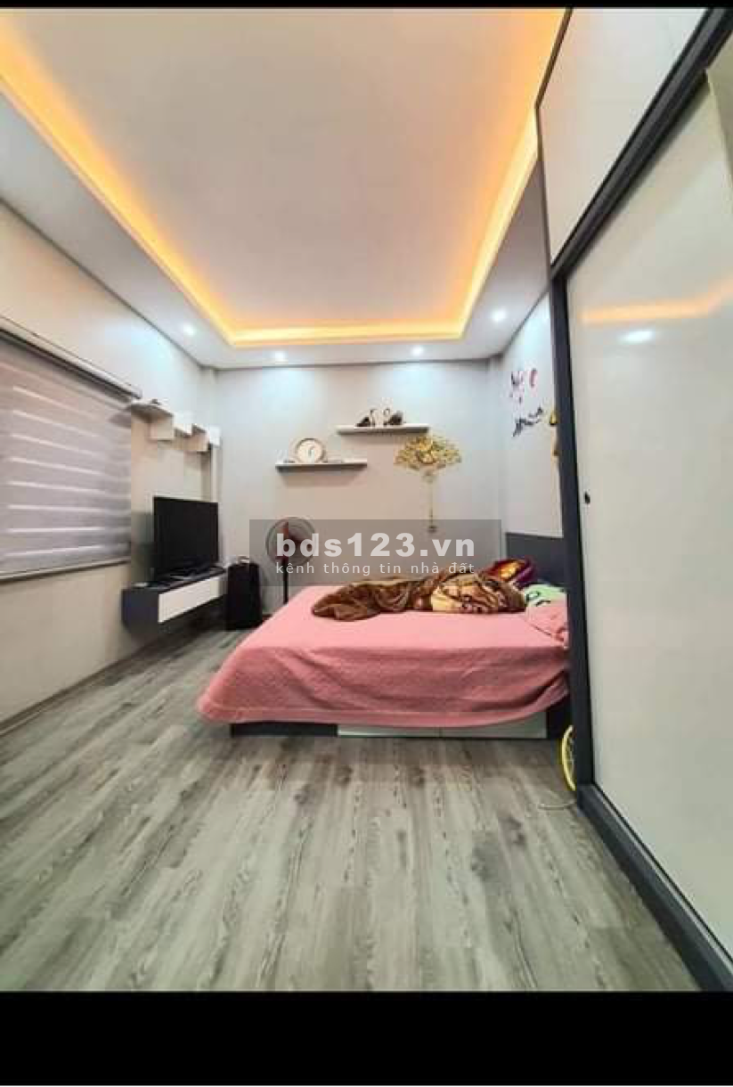 Bán nhà Bồ Đề Quận Long Biên ô tô vào nhà diện tích 55m2, đúc kiên cố 5 tầng giá chỉ 7,5 tỷ