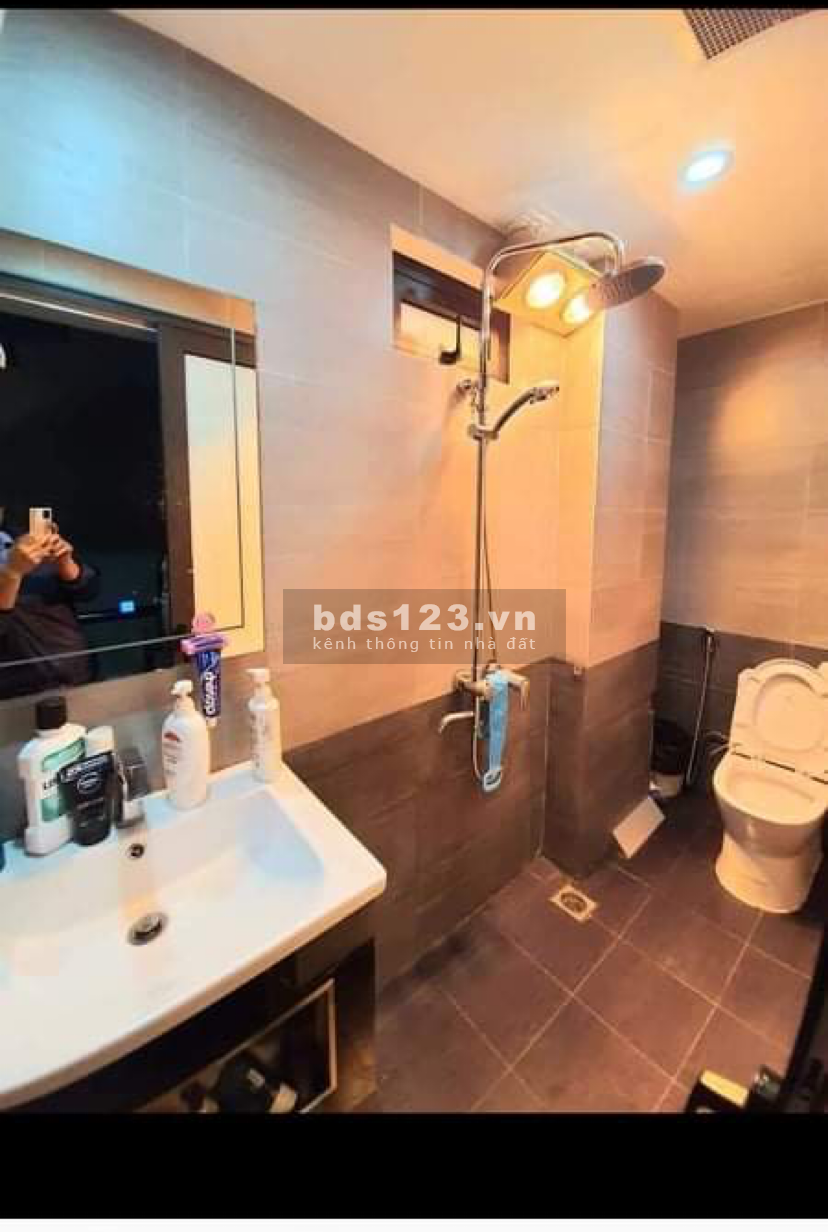 Bán nhà Bồ Đề Quận Long Biên ô tô vào nhà diện tích 55m2, đúc kiên cố 5 tầng giá chỉ 7,5 tỷ