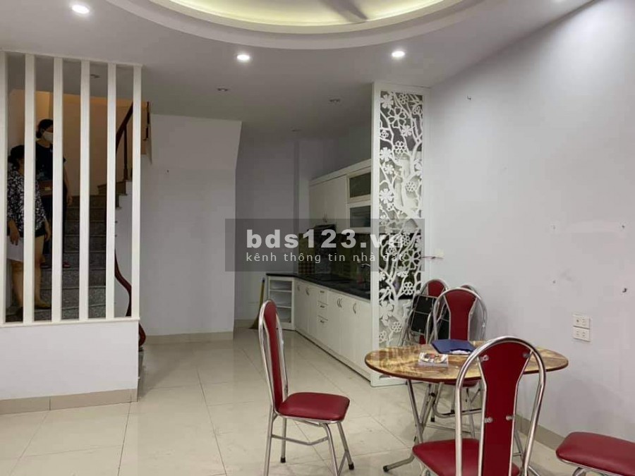 Nhà đẹp Lâm Du, vị trí đắc địa, nguyên căn 5 tầng, diện tích lớn, giá bán 3.5 tỷ sổ sẵn