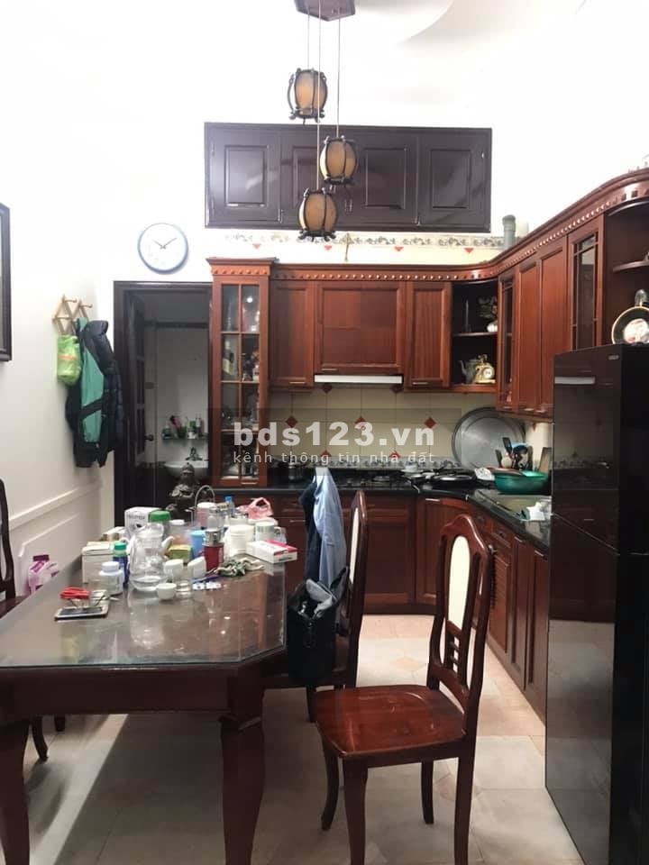 Bán nhà diện tích sử dụng 51m2 Mễ Trì, con cái học giỏi đi du học, giá nhỉnh 3 tỷ, sổ sẵn