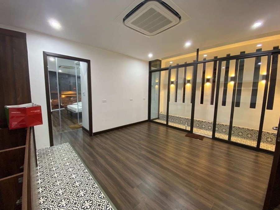 Bán nhà mặt phố Hồ Tùng Mậu, vỉa hè rộng, kinh doanh tốt, doanh thu cao, đúc kiên cố 7 tầng