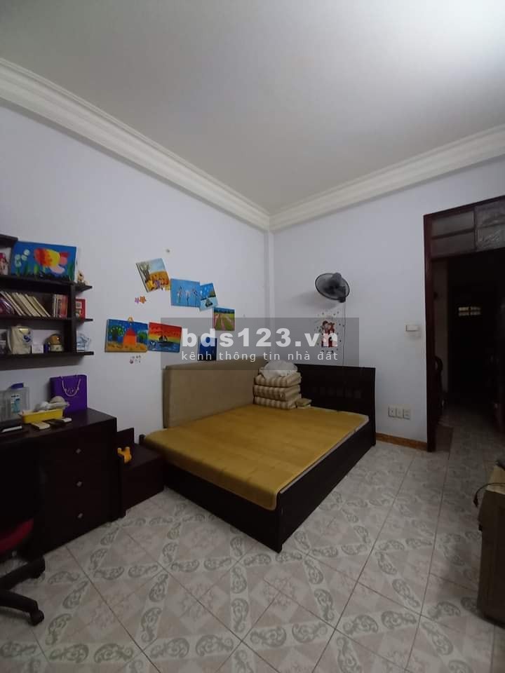 Bán nhà nguyên căn đường Võ Chí Công Quận Cầu Giấy, 5 tầng diện tích 40m2, giá 4.1 tỷ