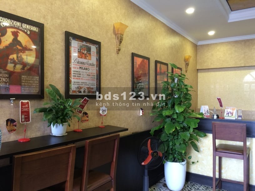 Mặt phố Nguyễn Chí Thanh, 71m2, MT 8m, 5T, vỉa hè rộng, kinh doanh đỉnh, 29 tỷ.