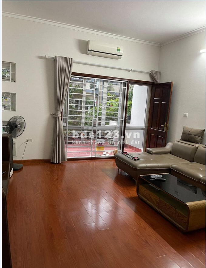 Bán nhà nguyên căn Quận Đống Đa, dtsd 55m2, 5 tầng, ô tô tránh, giá bán 8 tỷ, lh 03670928330