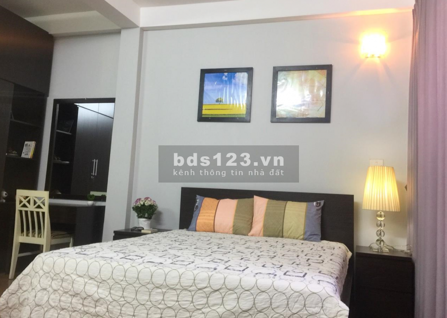 Nhà PL 18m Ra Mặt Phố Phạm Văn Đồng, Nội Thất Cao Cấp 45m2, Chỉ 3.8 tỷ.