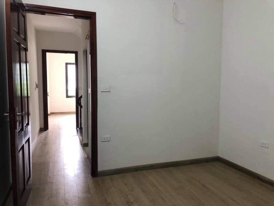 Hiếm Bán nhà 5T mới Nguyễn Chính Hoàng Mai MT rộng ôtô 4 chỗ vào cửa an sinh tốt chỉ 4.5tỷ