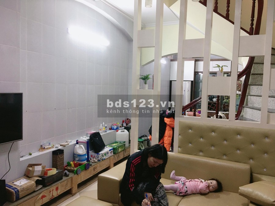 Bán nhà Trần Cung hai mặt ngõ thông ô tô đỗ cổng diện tích 48m2 giá 4.3 tỷ lh 0988559347