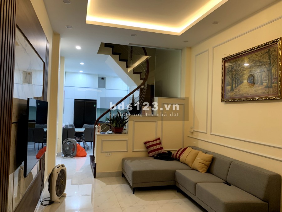 Bán Nhà Phố Nguyễn Ngọc Nại đường xe ra vào tránh thoải mái, dt 42m2, 5 tầng giá 5 tỷ 8