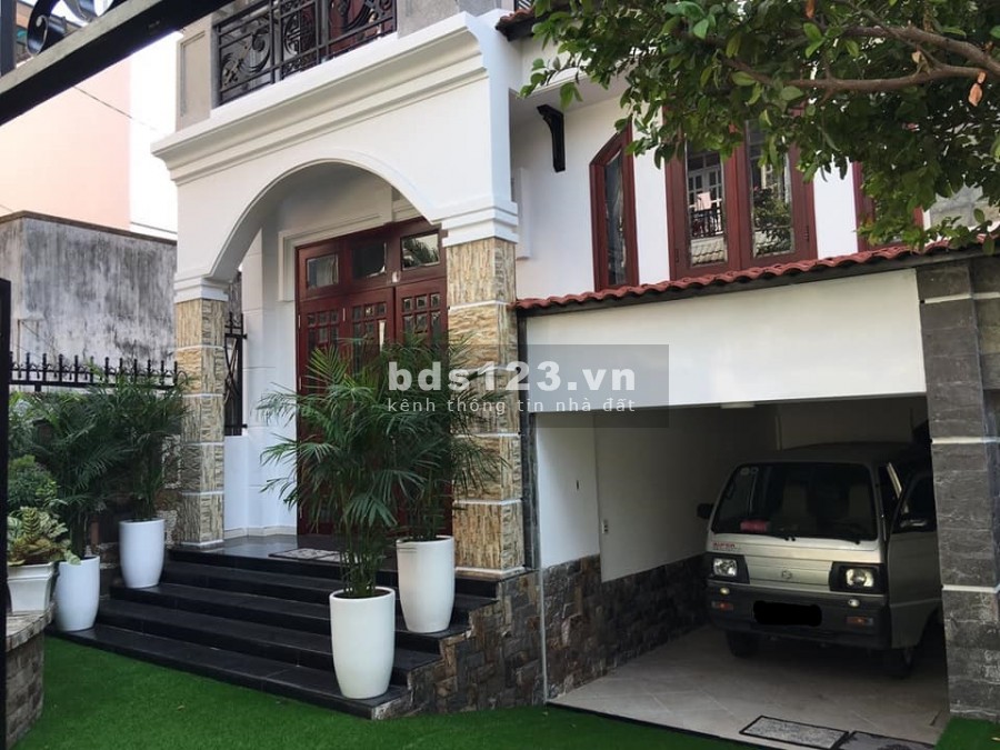 Biệt thự, villa diện tích sử dụng 8x15, 4 tầng, nội thất ngoại, HXH CMT8 Quận 10 Giáp Q3