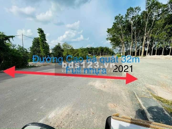 Chính chủ cần bán lô đất cách Cao Bá Quát lộ giới 32m đúng 100mDt 5*5*100tc Giá ibLhe 0978774230