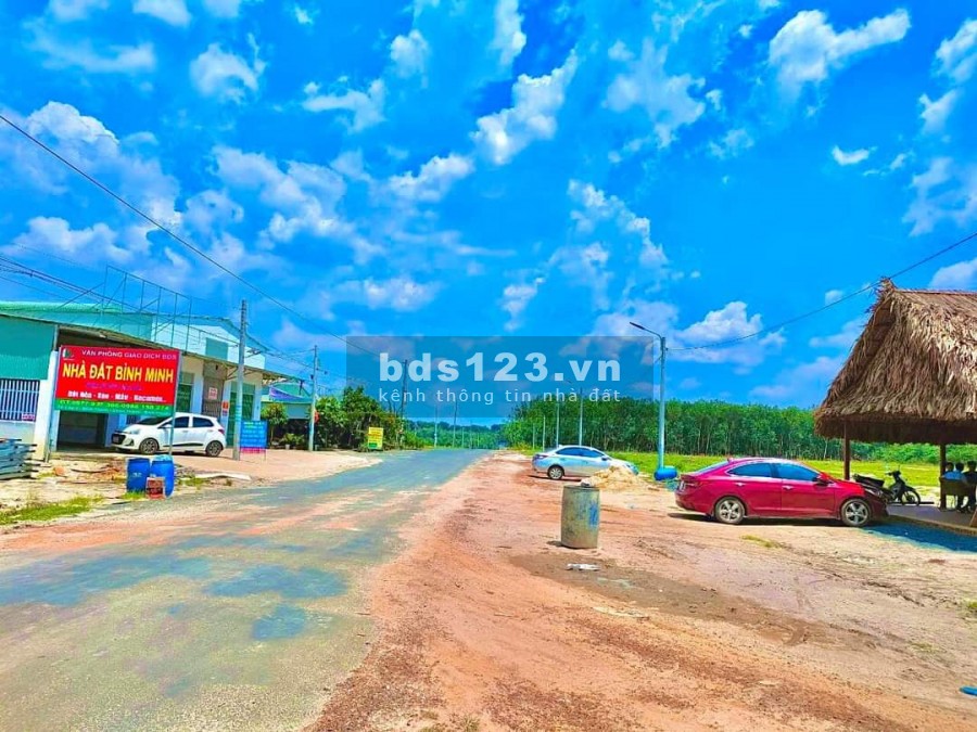 Chị tôi cần bán gấp lô đất mặt tiền đường nhựa số 40 vành đai kcn becamex Bình phước,LH 0972933777
