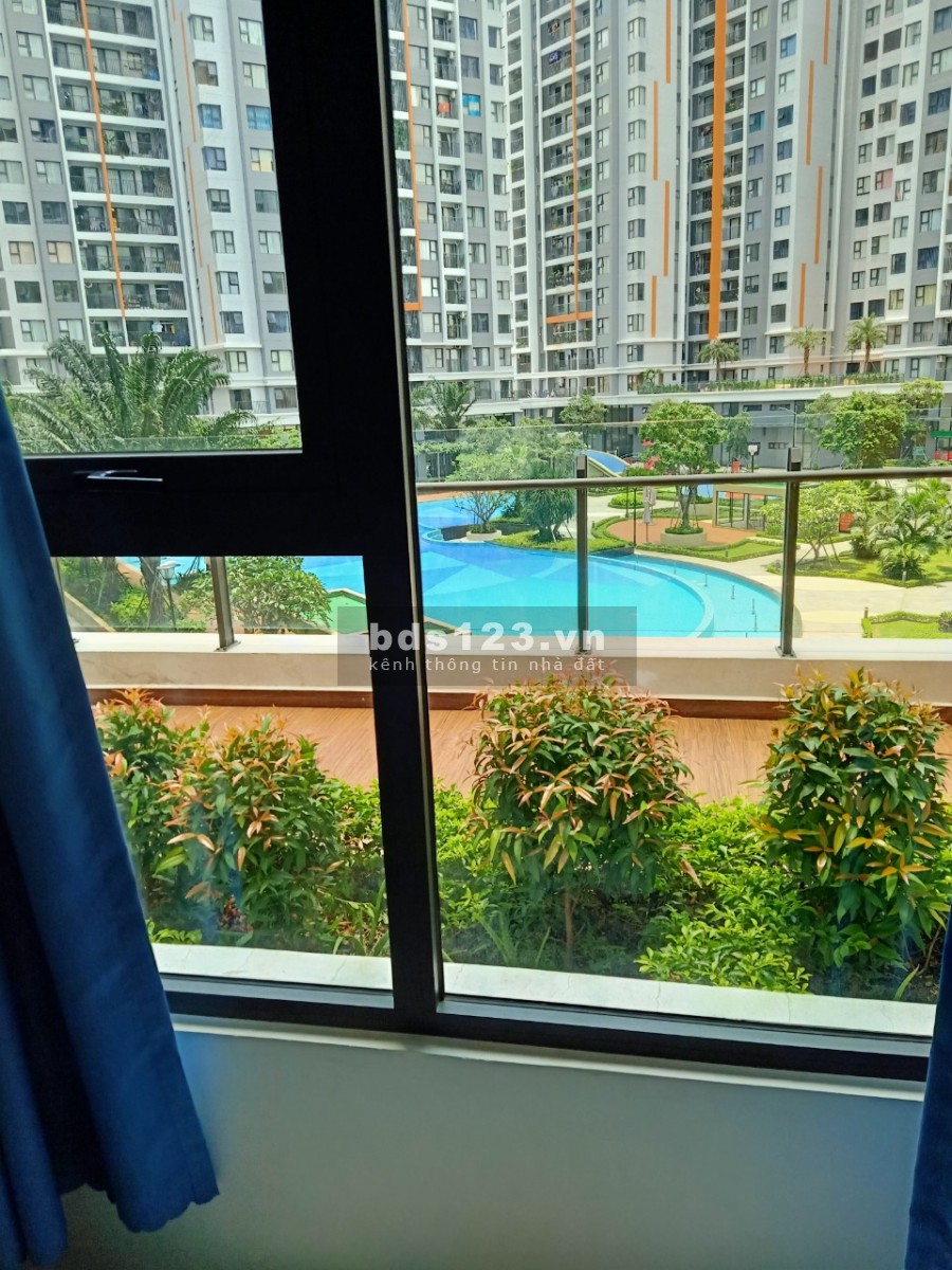 Bán căn hộ chung cư tầng thấp, view hồ bơi, căn góc, diện tích 67m2, giá bán thoả thuận