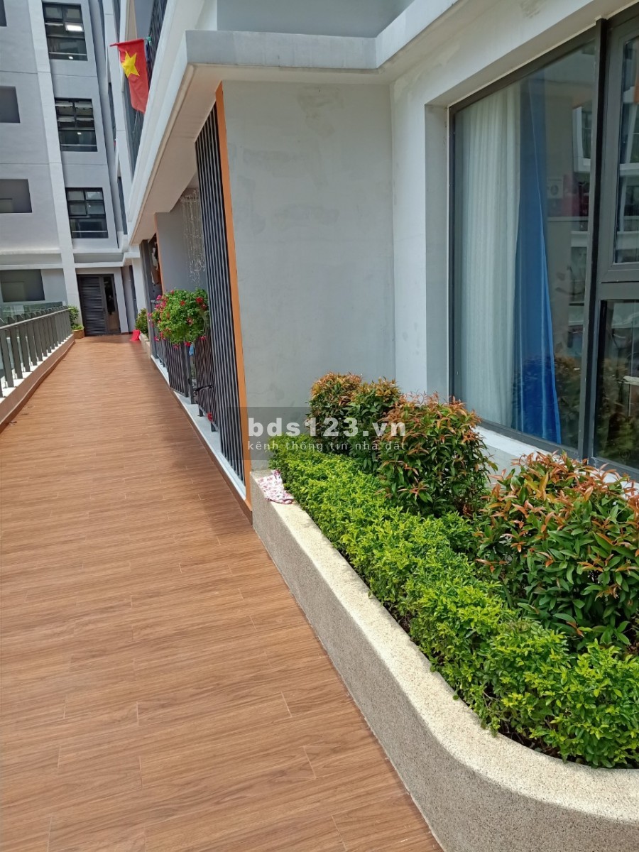 Bán căn hộ chung cư tầng thấp, view hồ bơi, căn góc, diện tích 67m2, giá bán thoả thuận