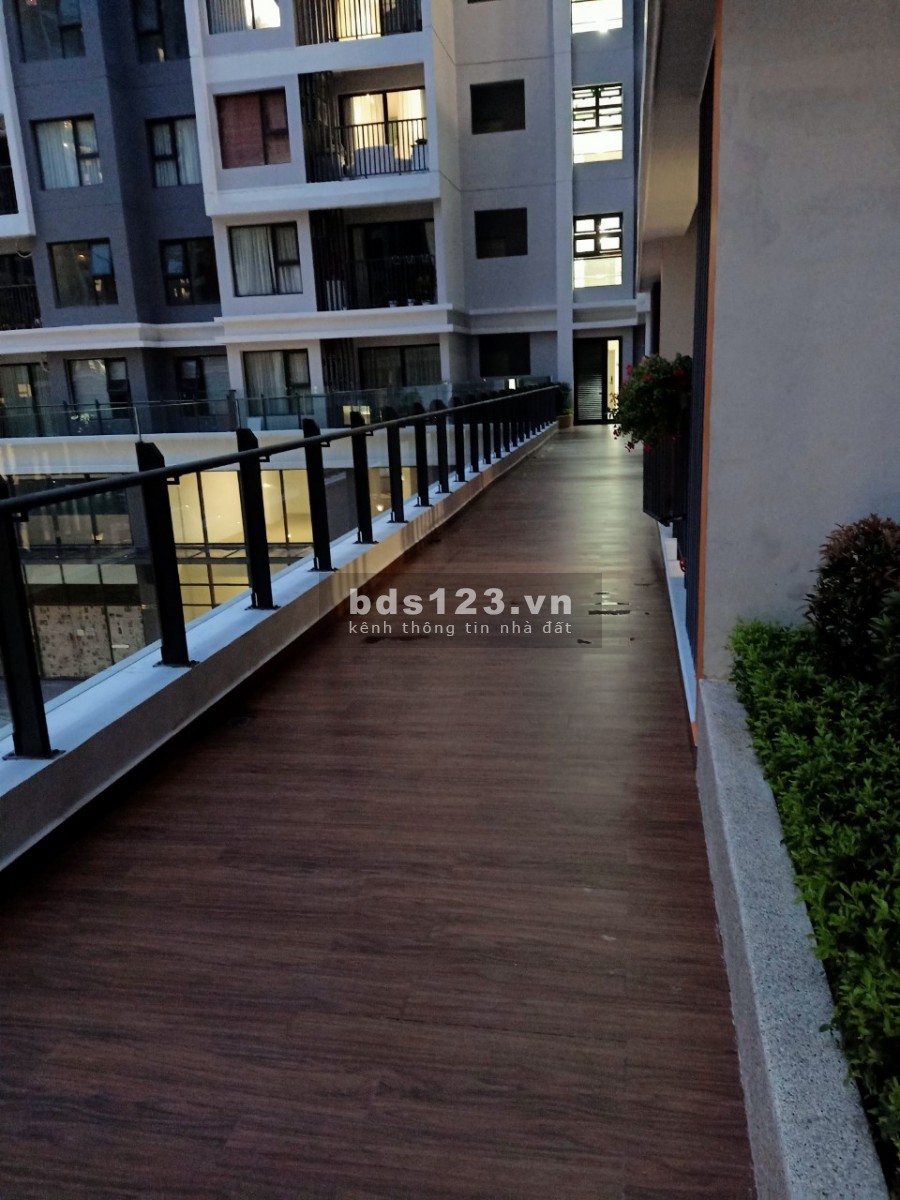 Bán căn hộ chung cư tầng thấp, view hồ bơi, căn góc, diện tích 67m2, giá bán thoả thuận