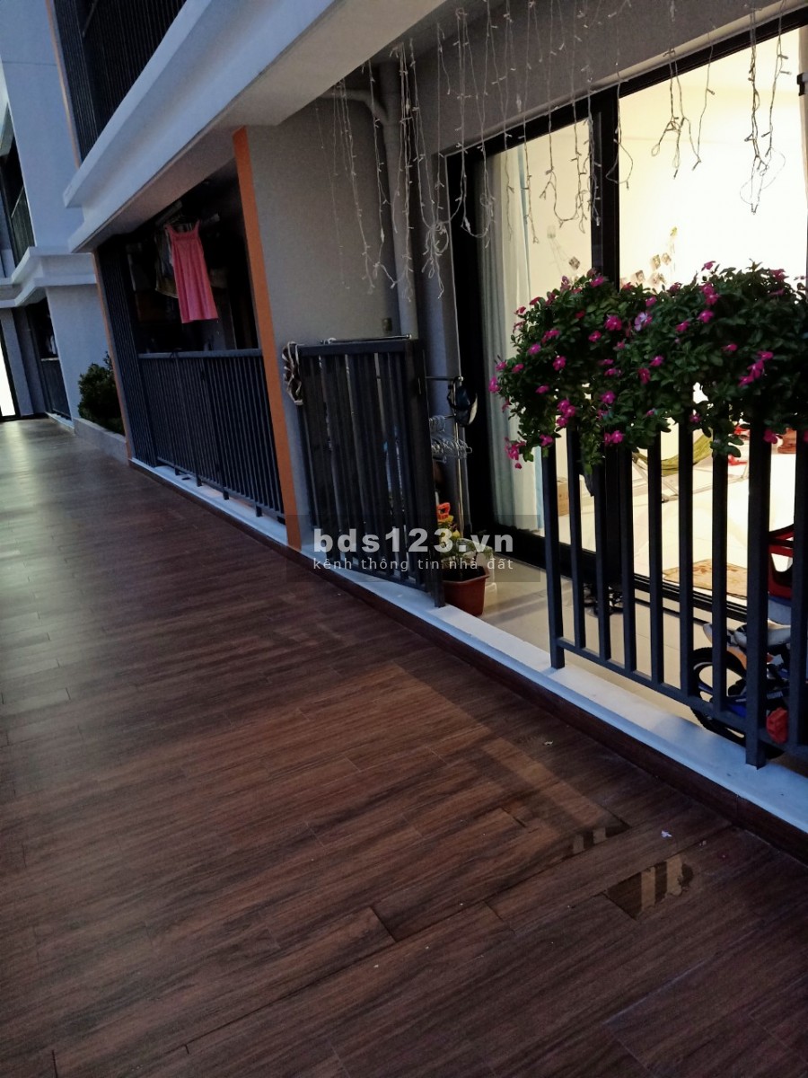 Bán căn hộ chung cư tầng thấp, view hồ bơi, căn góc, diện tích 67m2, giá bán thoả thuận