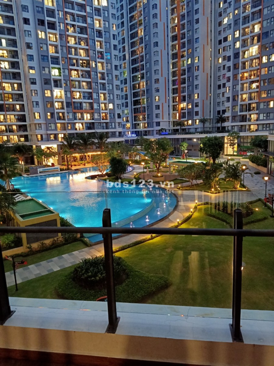 Bán căn hộ chung cư tầng thấp, view hồ bơi, căn góc, diện tích 67m2, giá bán thoả thuận