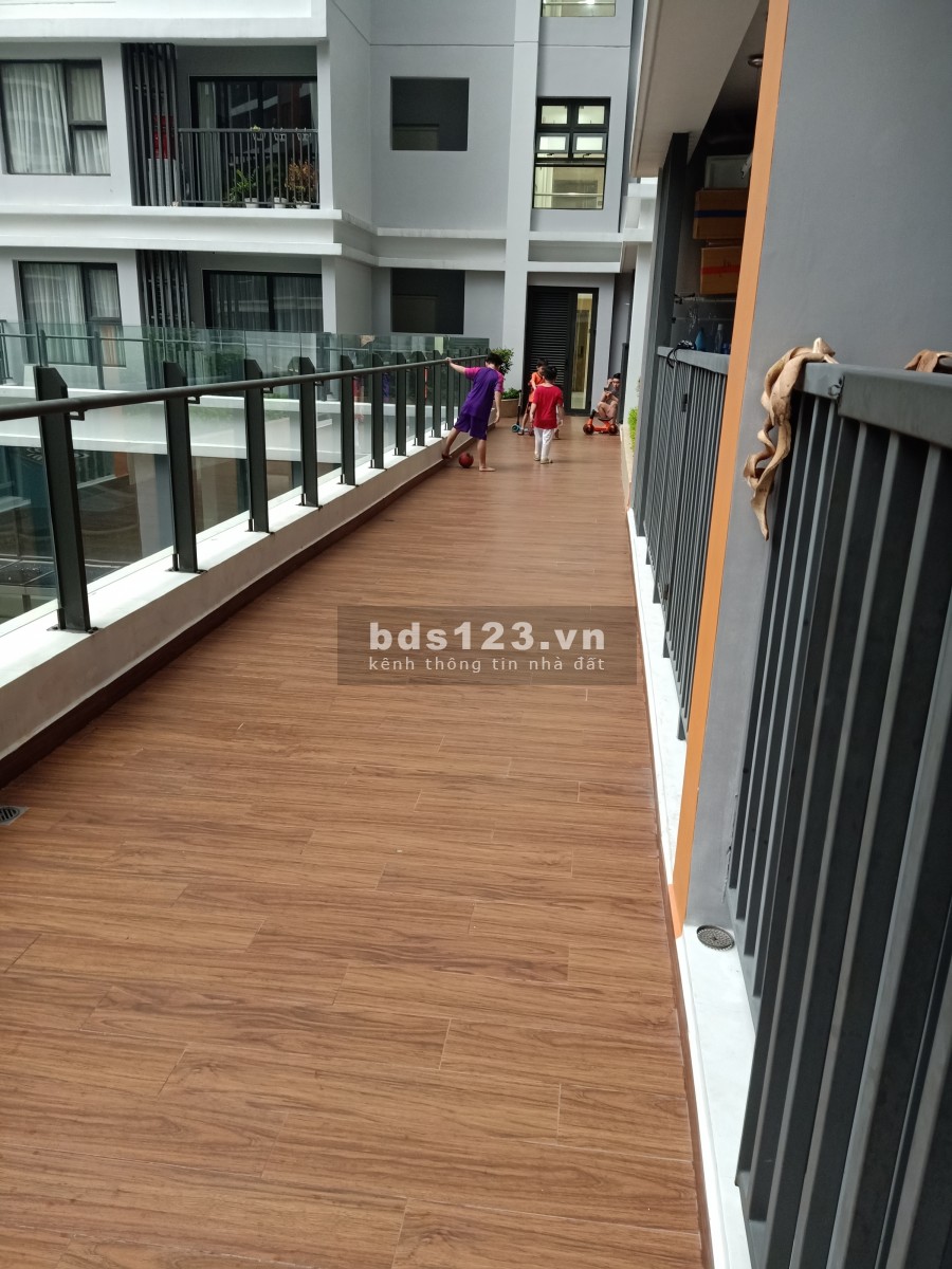 Bán căn hộ chung cư tầng thấp, view hồ bơi, căn góc, diện tích 67m2, giá bán thoả thuận