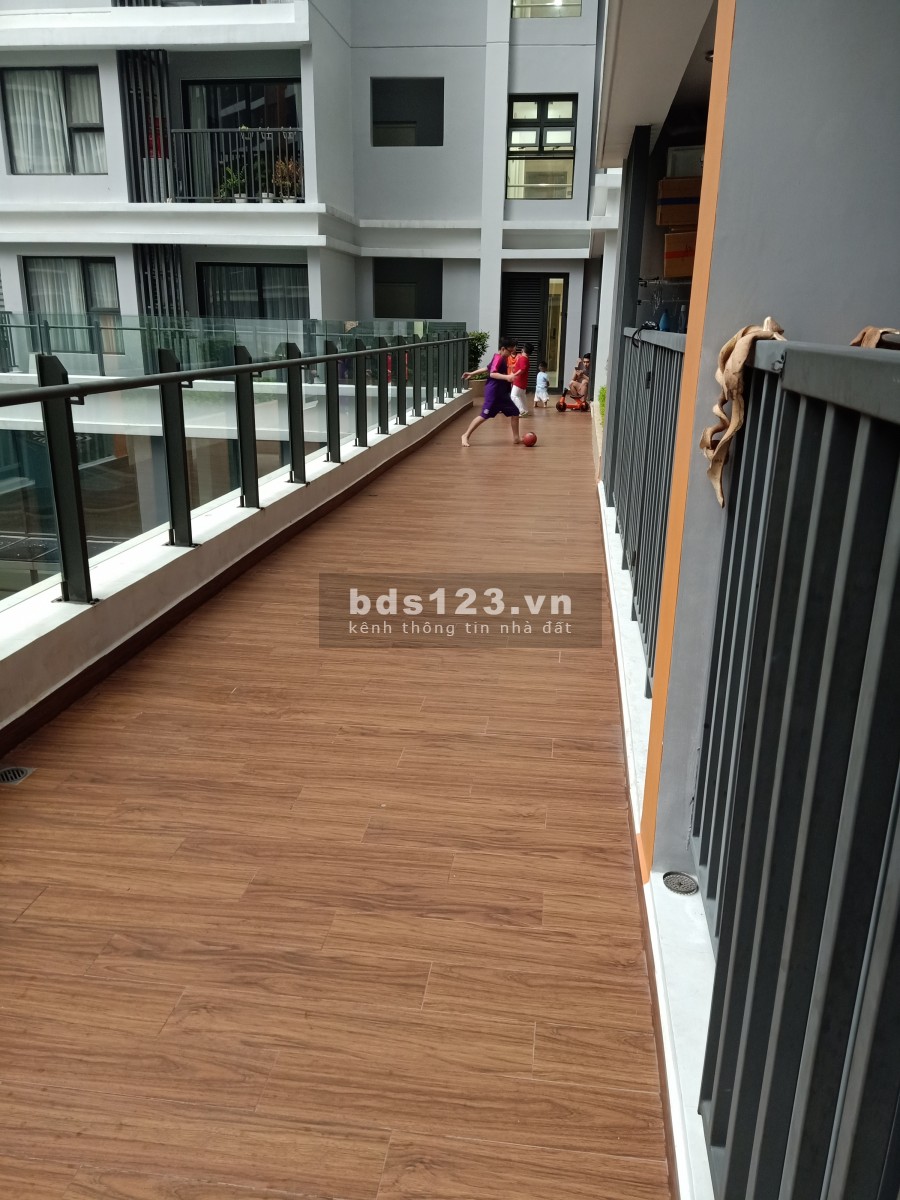 Bán căn hộ chung cư tầng thấp, view hồ bơi, căn góc, diện tích 67m2, giá bán thoả thuận
