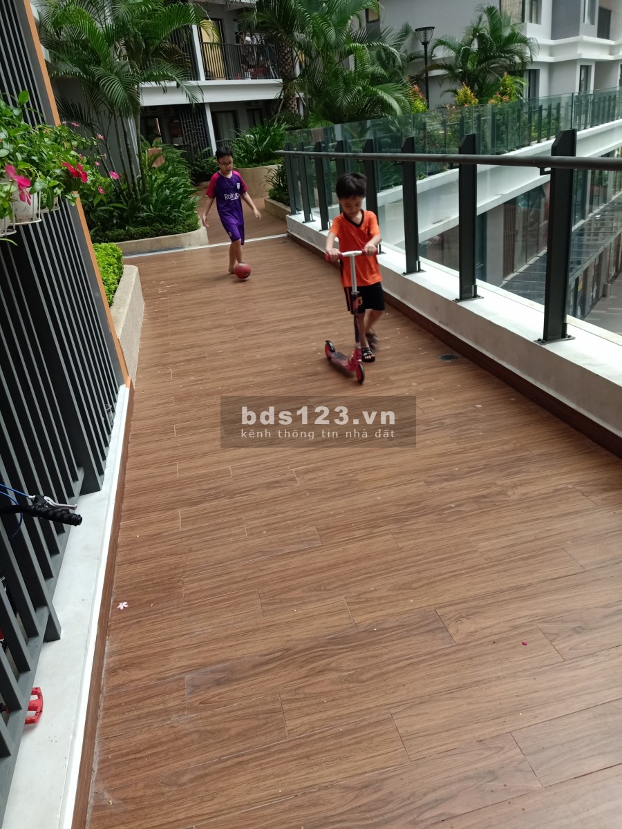 Bán căn hộ chung cư tầng thấp, view hồ bơi, căn góc, diện tích 67m2, giá bán thoả thuận