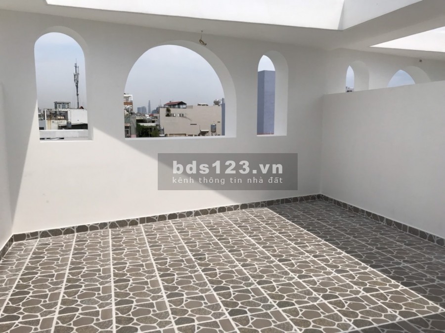 Bán gấp nhà khu Phan Đăng Lưu, hẻm xe hơi, ở hoặc cho thuê, dtsd 45m2, 4 tầng, giá 6.3 tỷ TL