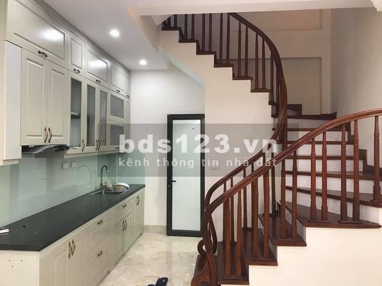 Cần bán gấp nhà Nguyễn Văn Cừ diện tích sử dụng 42m2, đúc kiên cố 4 tầng, sổ sẳn