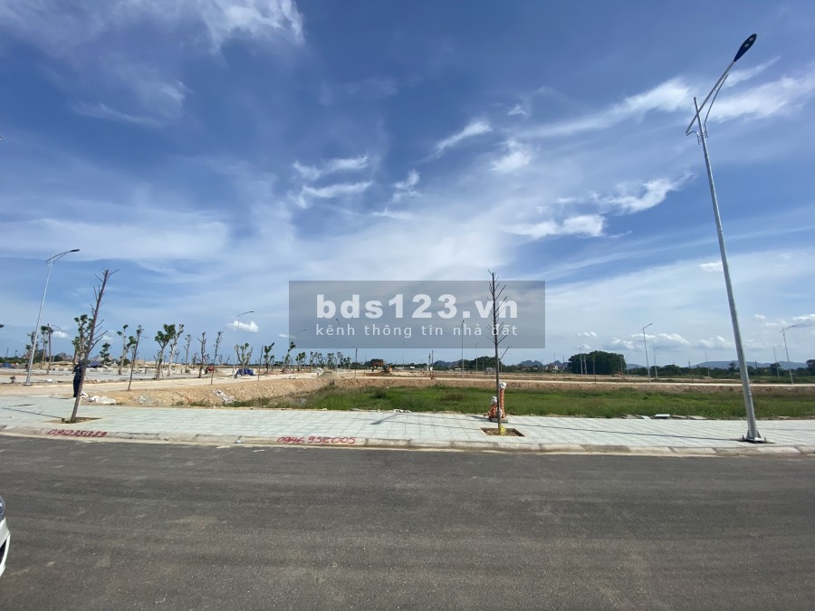Tôi còn lô đất MB650 Đông Khê. Lô xe khe sát công viên 2 mặt tiền. Cách đường 36m chỉ 20m