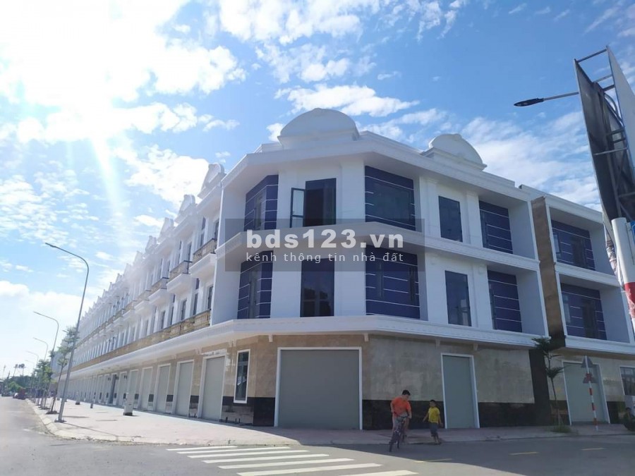 Bán gấp lô đất 65m đường ap 18 sổ hồng riêng lh 0967068799 khu dân cư hiện hữu
