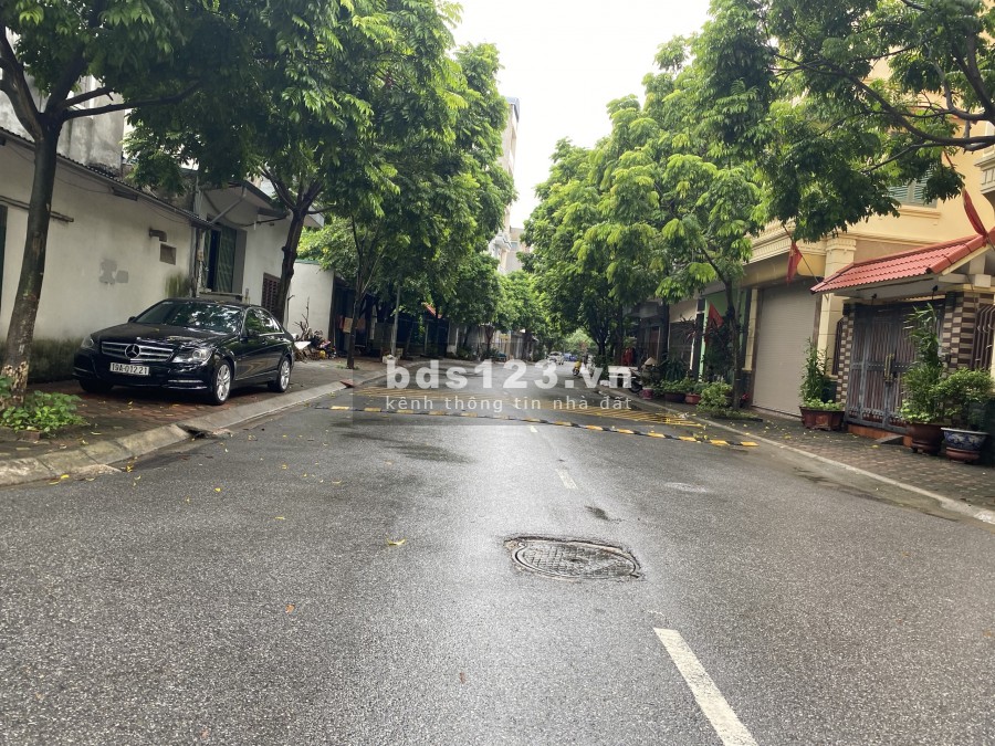 Cần bán gấp đất khu đô thị mới Sài Đồng Việt Hưng diện tích 175m, MT 8,53m, đường 12m