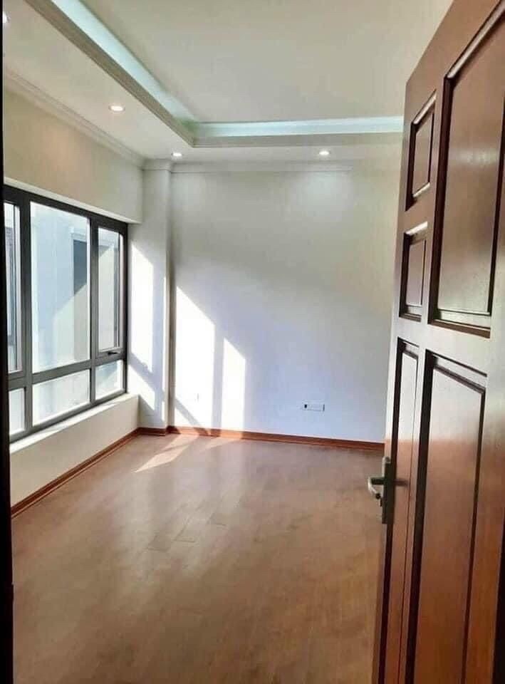 Bán gấp nhà nguyên căn đường Thượng Thanh Quận Long Biên, dtsd 32m2, giá nhỉnh 2 tỷ