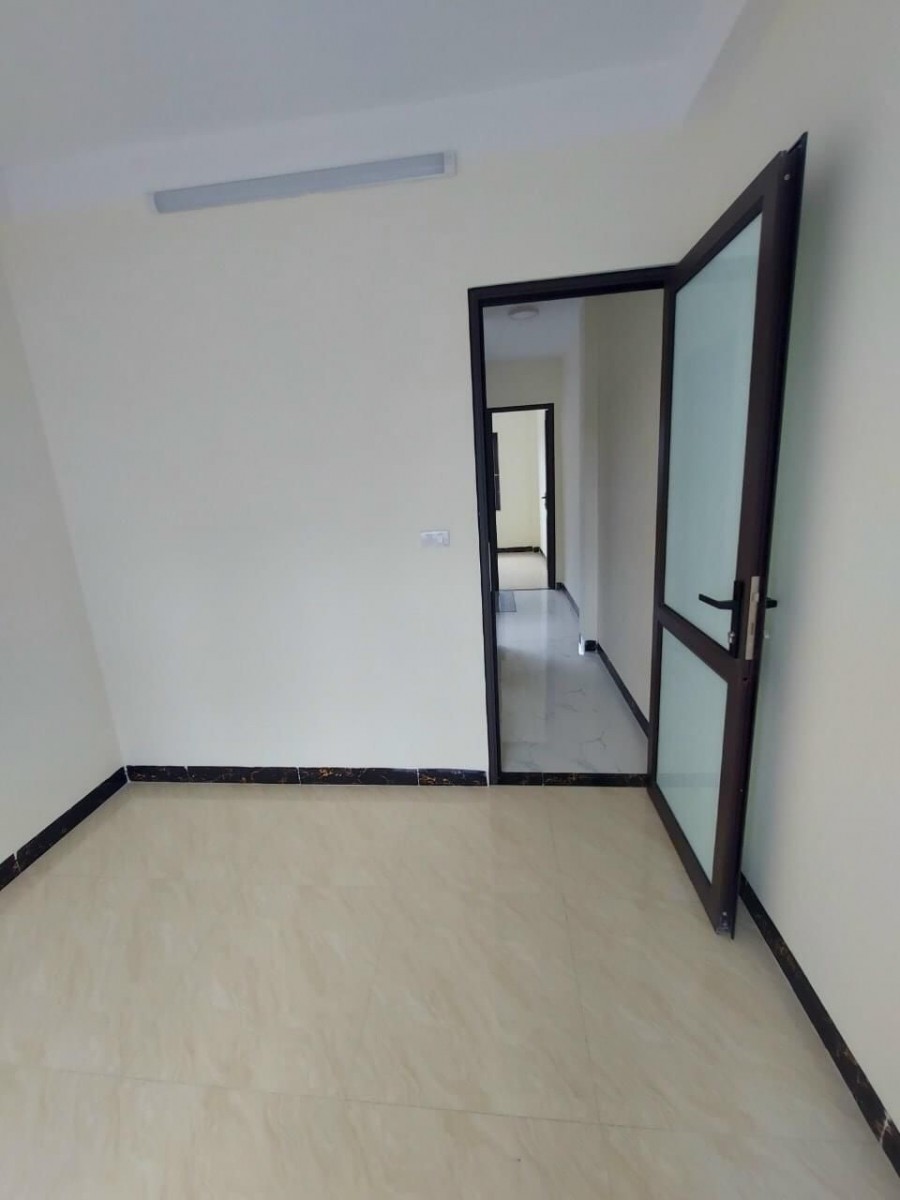 Bán gấp nhà nguyên căn đường Thượng Thanh Quận Long Biên, dtsd 32m2, giá nhỉnh 2 tỷ