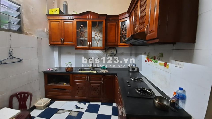 Bán nhà nguyên căn Lạc Long Quân gần đường Bưởi dt 32m2, mt 3.5m, giá 2.5 tỷ, lh 0975513371