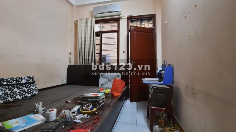 Bán nhà nguyên căn Lạc Long Quân gần đường Bưởi dt 32m2, mt 3.5m, giá 2.5 tỷ, lh 0975513371