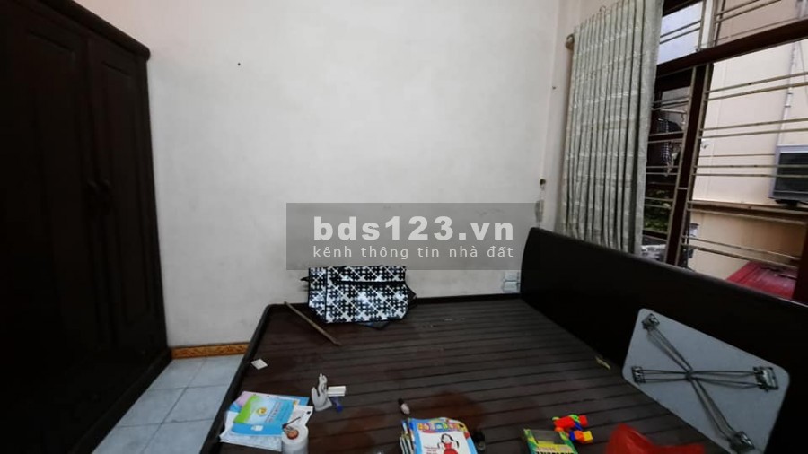 Bán nhà nguyên căn Lạc Long Quân gần đường Bưởi dt 32m2, mt 3.5m, giá 2.5 tỷ, lh 0975513371